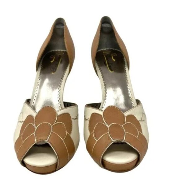 Poetic License Feel The Rhythm Cream and Tan Leather Peep Toe Pump - Size 9 - Picture 2 of 6